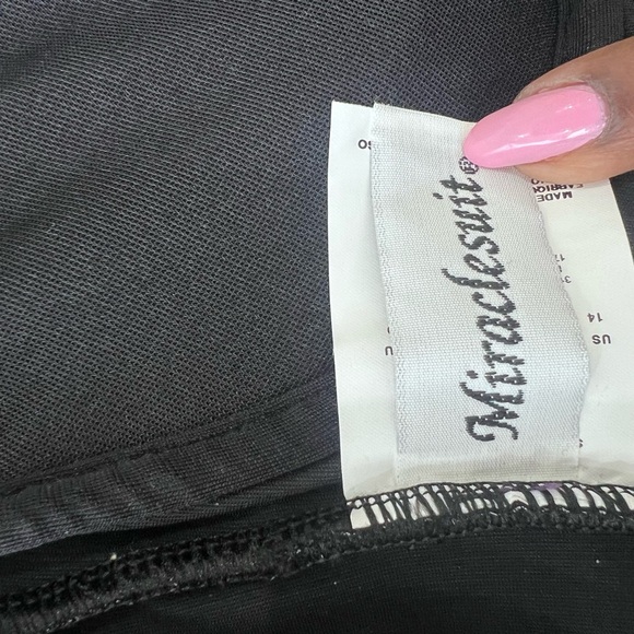 Miraclesuit BLACK Must Haves Solid Sanibel Underwire One-Piece Swimsuit US 14 - Picture 12 of 13